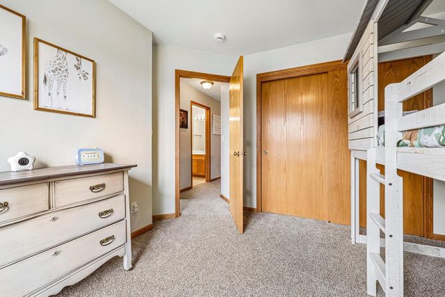 W1064 Audubon Park DRIVE, Ixonia, WI 53036