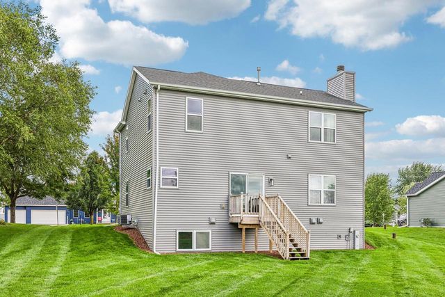 W1064 Audubon Park DRIVE, Ixonia, WI 53036