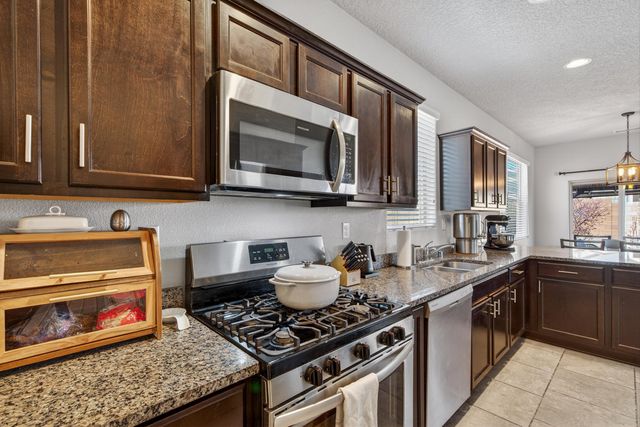 2428 Del Timbre Lane SW, Albuquerque, NM 87121