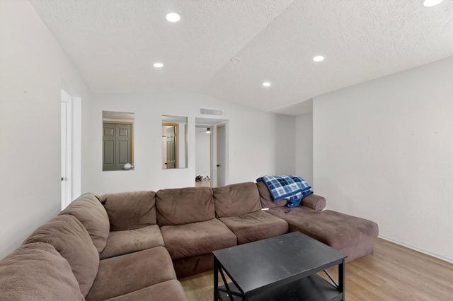 5014 Nickel Drive NE, Rio Rancho, NM 87124