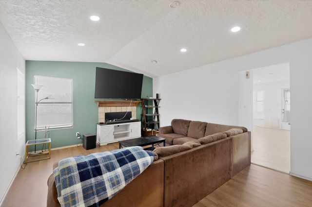 5014 Nickel Drive NE, Rio Rancho, NM 87124
