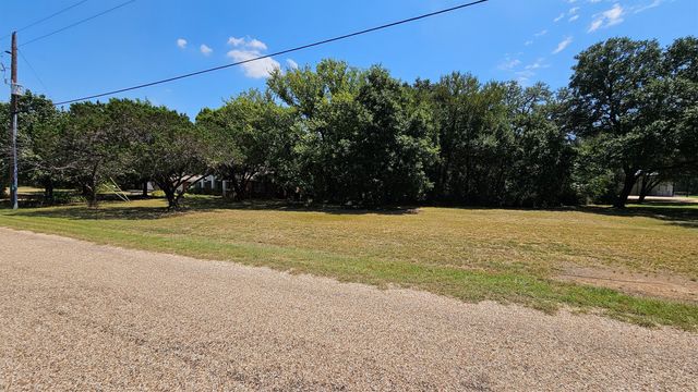 124 Oak Springs Boulevard, Whitney, TX 76692