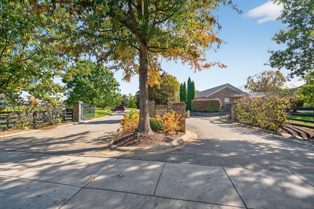 441 Goldon Trophy Trail 441, Lexington, KY 40514