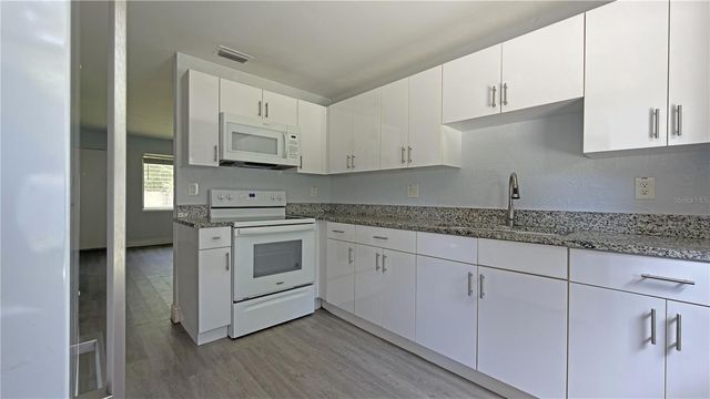 126 PALM DRIVE, Daytona Beach, FL 32117