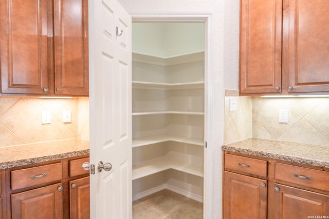 6913 Abbey Falls, San Antonio, TX 78249