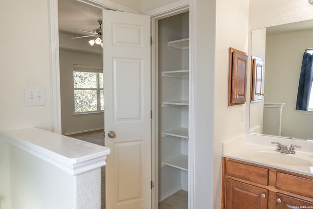 6913 Abbey Falls, San Antonio, TX 78249