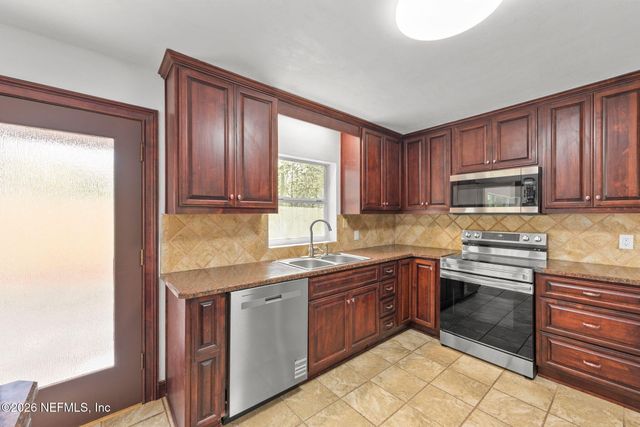 2003 LAUREL Street, Palatka, FL 32177