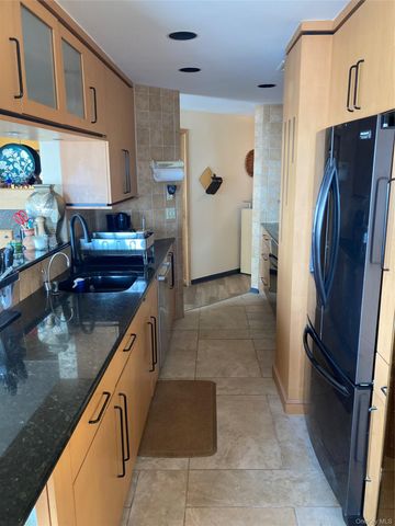 780 W Broadway 5J, Long Beach, NY 11561