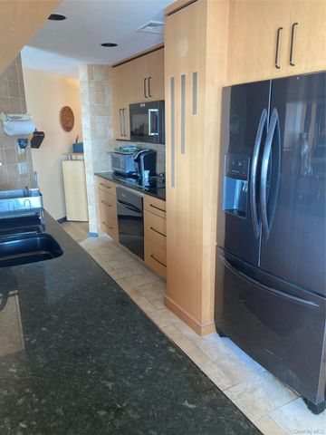 780 W Broadway 5J, Long Beach, NY 11561