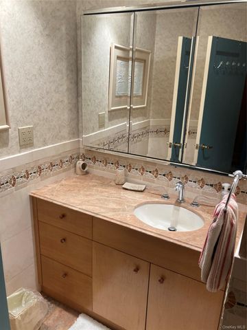 780 W Broadway 5J, Long Beach, NY 11561