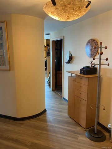 780 W Broadway 5J, Long Beach, NY 11561
