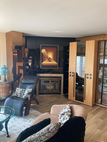 780 W Broadway 5J, Long Beach, NY 11561