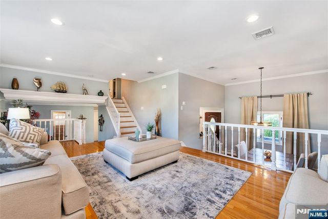 124 Thanksgiving Lane, Clifton, NJ 07013