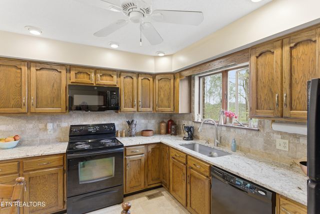 122 Fox Hunter Rd, Maynardville, TN 37807