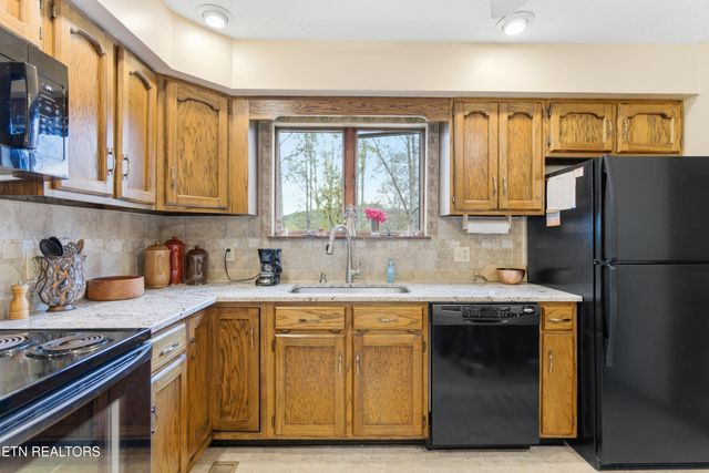 122 Fox Hunter Rd, Maynardville, TN 37807