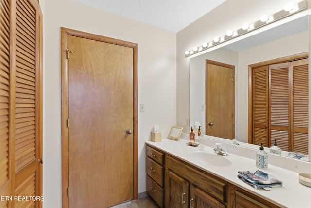 122 Fox Hunter Rd, Maynardville, TN 37807