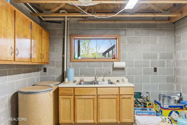 122 Fox Hunter Rd, Maynardville, TN 37807