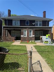 319 E Agnew Ave, Carrick, PA 15210