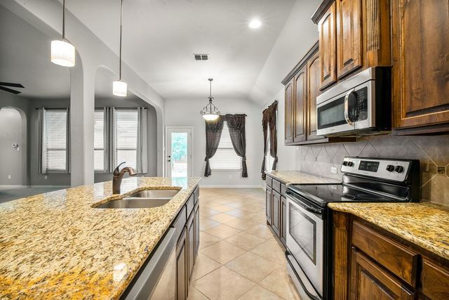 556 Bretts Way, Burleson, TX 76028