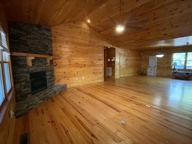 29 Agora Lane, Ellijay, GA 30540