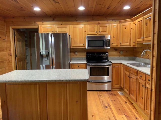 29 Agora Lane, Ellijay, GA 30540