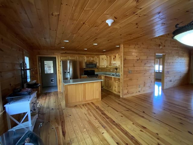 29 Agora Lane, Ellijay, GA 30540