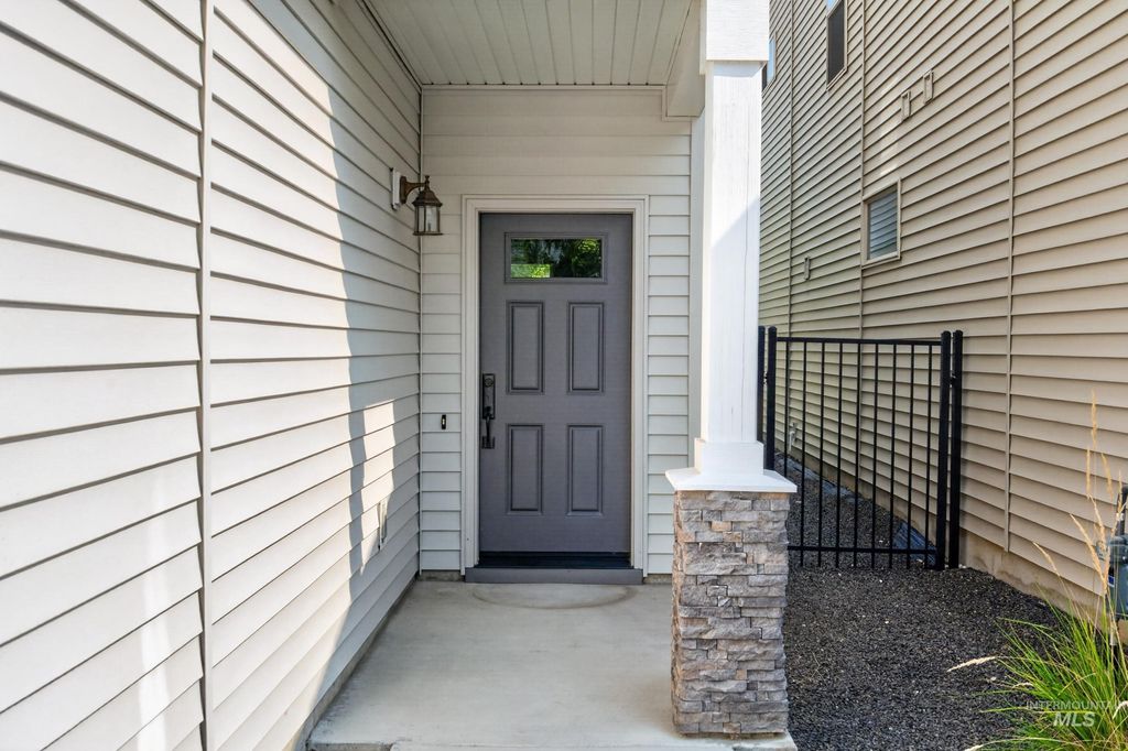 2126 E Sharptail St, Meridian, ID 83646 photo 4