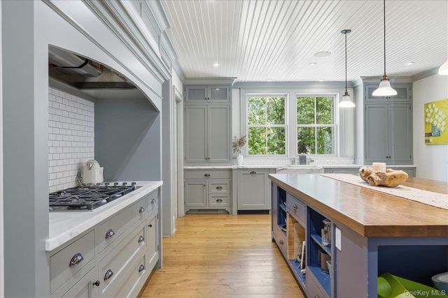 43 Gardiners Bay Drive, Shelter Island, NY 11964