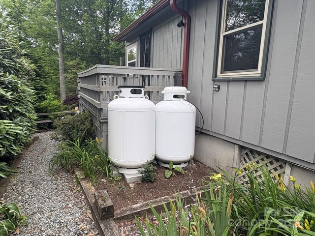 527 Windridge Road, Newland, NC 28657
