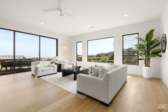 872 Via Ondulando, Ventura, CA 93003