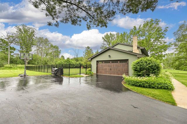 10848 N Pebble LANE, Mequon, WI 53092