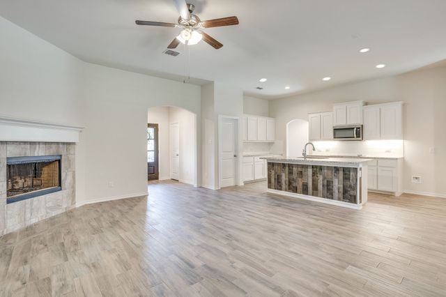1533 Grassy Meadows Drive, Burleson, TX 76058