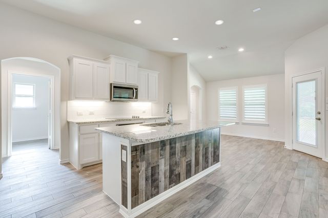 1533 Grassy Meadows Drive, Burleson, TX 76058