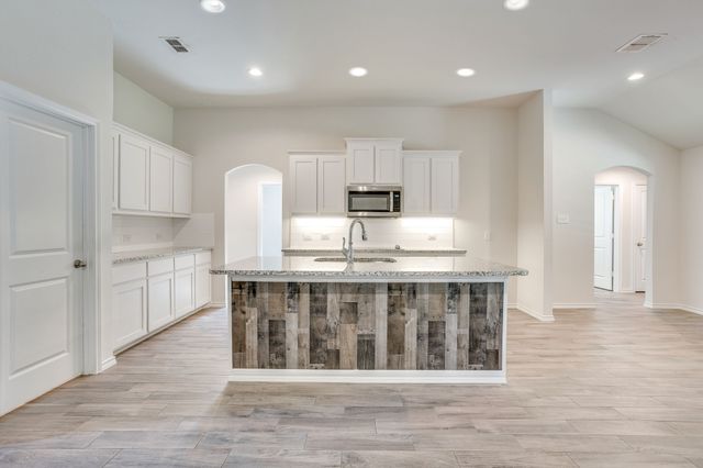1533 Grassy Meadows Drive, Burleson, TX 76058