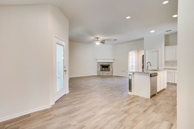 1533 Grassy Meadows Drive, Burleson, TX 76058