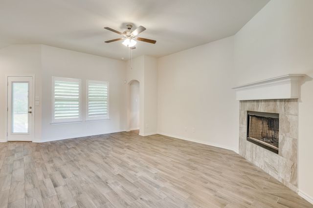 1533 Grassy Meadows Drive, Burleson, TX 76058