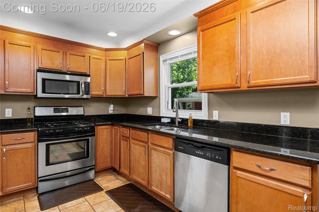 20300 Sunnyside Street, St. Clair Shores, MI 48080