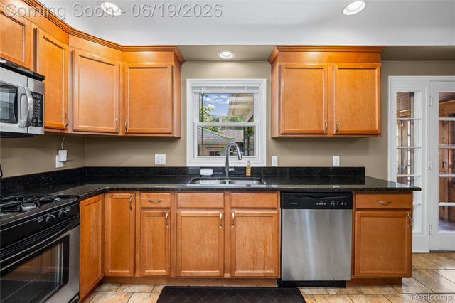 20300 Sunnyside Street, St. Clair Shores, MI 48080