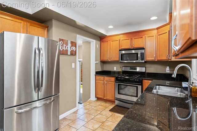 20300 Sunnyside Street, St. Clair Shores, MI 48080