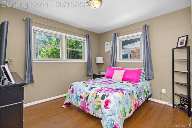 20300 Sunnyside Street, St. Clair Shores, MI 48080