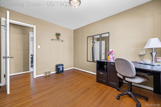 20300 Sunnyside Street, St. Clair Shores, MI 48080