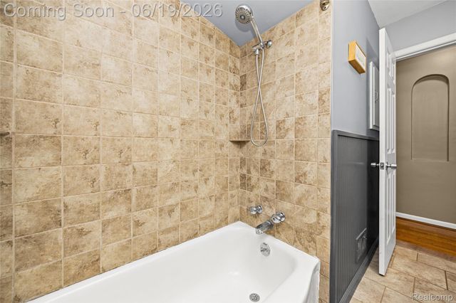 20300 Sunnyside Street, St. Clair Shores, MI 48080