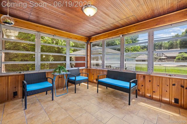 20300 Sunnyside Street, St. Clair Shores, MI 48080