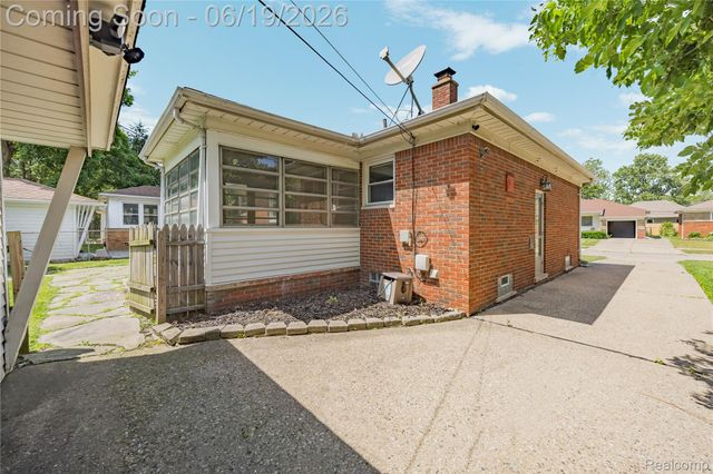 20300 Sunnyside Street, St. Clair Shores, MI 48080