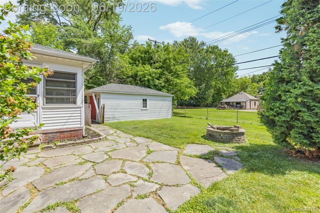 20300 Sunnyside Street, St. Clair Shores, MI 48080
