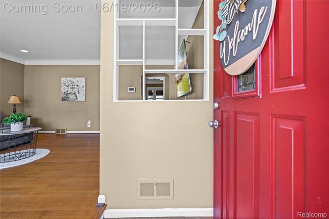 20300 Sunnyside Street, St. Clair Shores, MI 48080