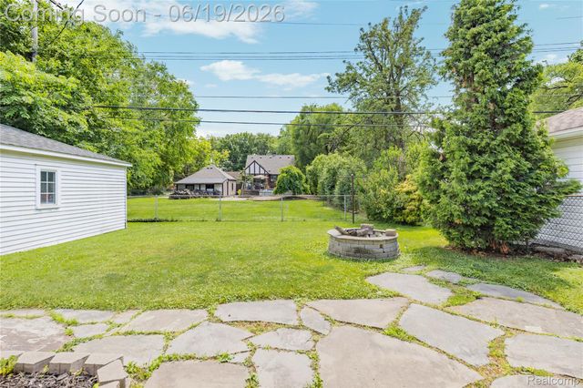 20300 Sunnyside Street, St. Clair Shores, MI 48080