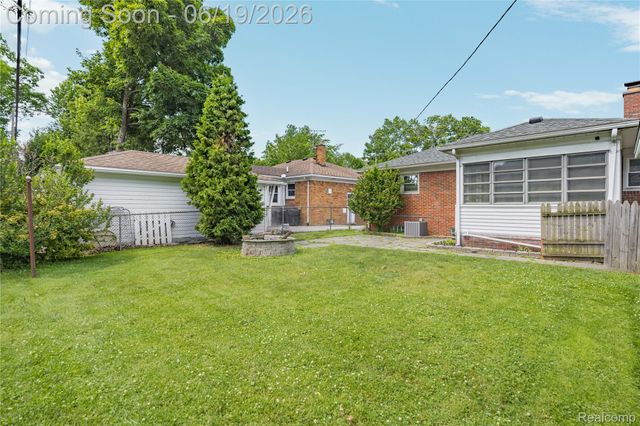 20300 Sunnyside Street, St. Clair Shores, MI 48080
