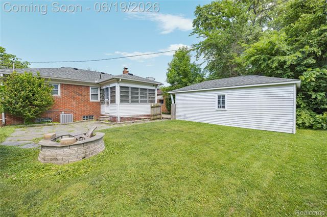 20300 Sunnyside Street, St. Clair Shores, MI 48080