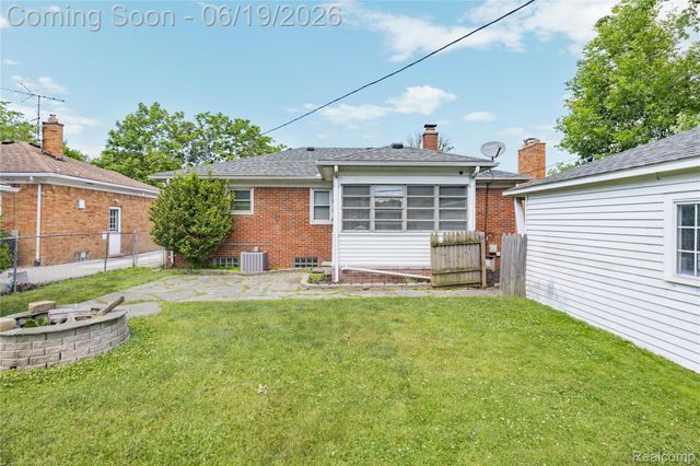 20300 Sunnyside Street, St. Clair Shores, MI 48080
